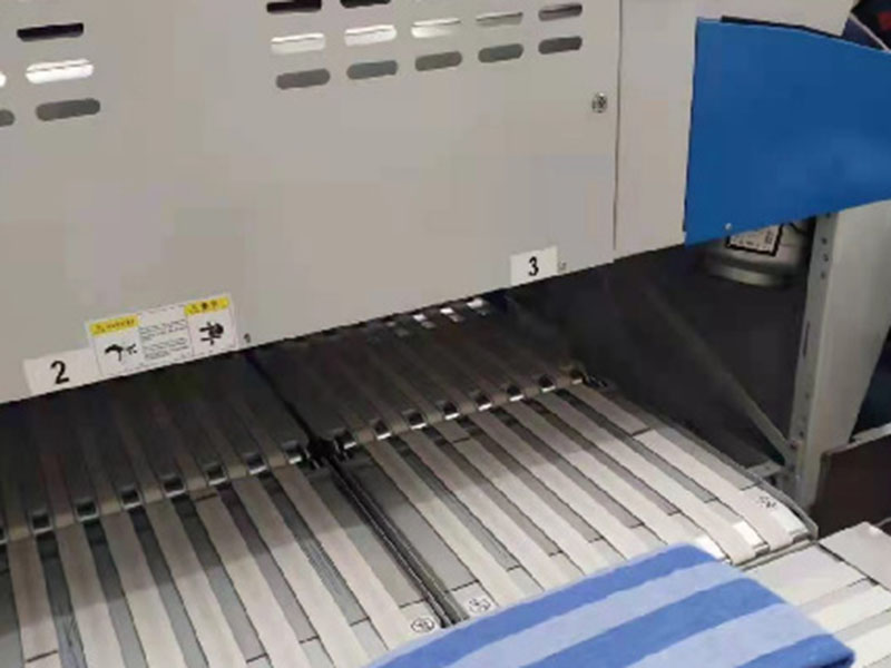 凤冈巾类折叠机-01