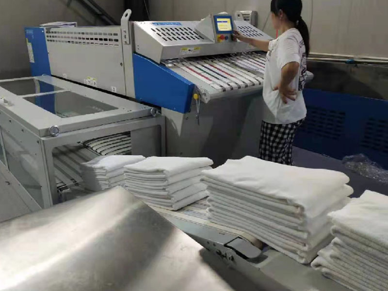 凤冈巾类折叠机-02